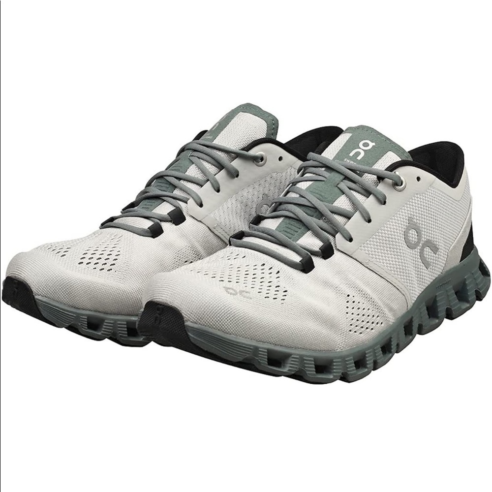Brand new!!! Never worn OnCloud mens running shoes!! Size 8🔥🔥